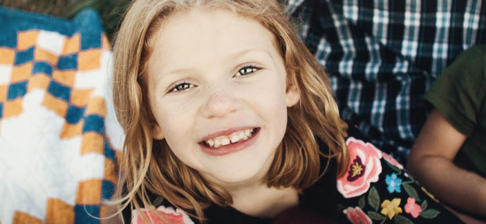 Foto av jente som smiler
